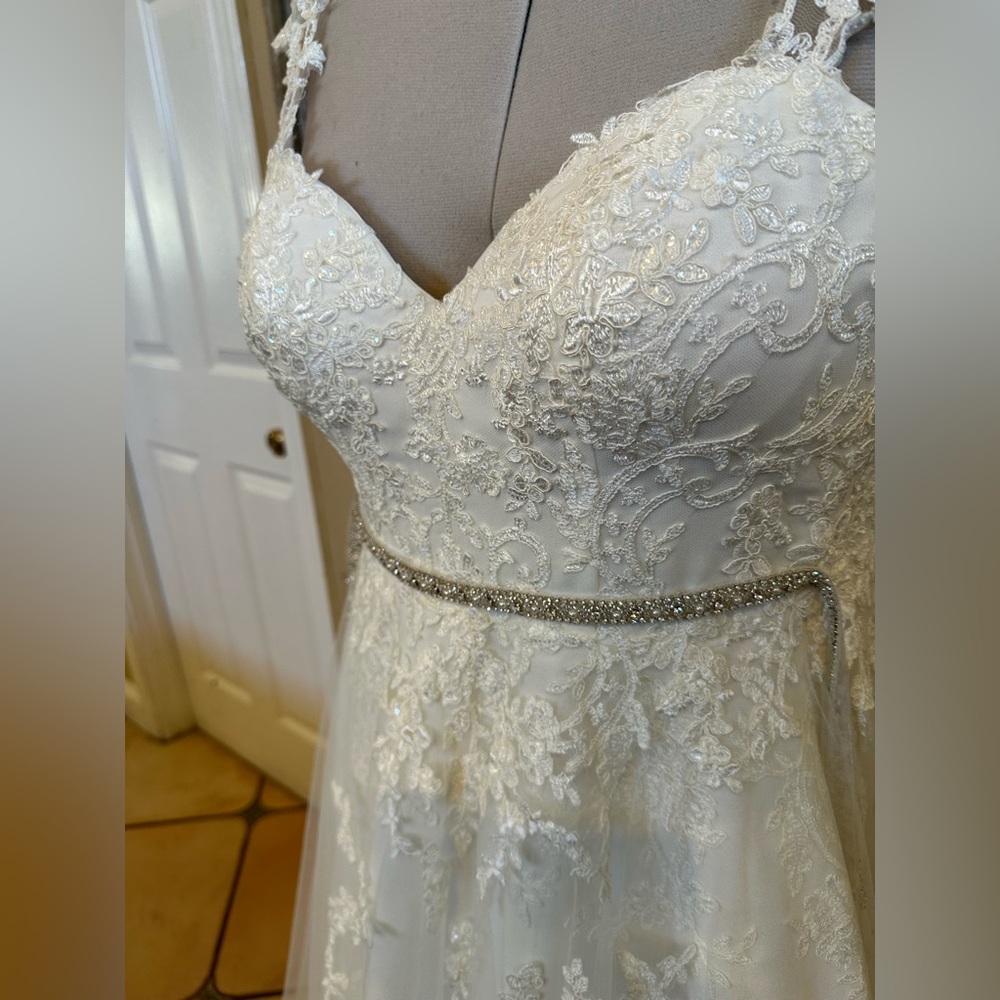 Essence of Australia wedding dress lace white size 10 - Picture 4 of 11
